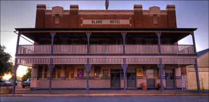 Bland Hotel - Quandialla - NSW (PBH3 00 17721)