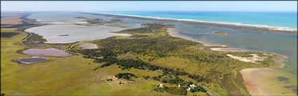 Coorong NP Shacks - SA (PBH3 00 31246)