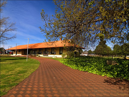 Donnybrook Visitors - WA (PBH3 00 4044)