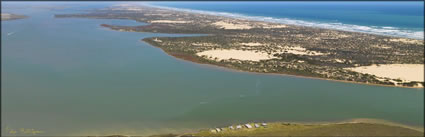 Ewe Island Shacks - SA (PBH3 00 31216)