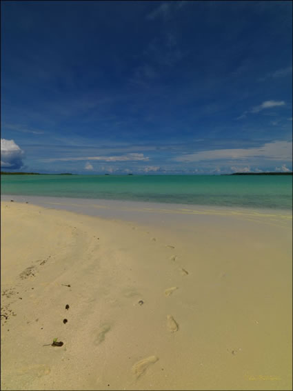 Footprints - Aitutaki SQ (PBH3 00 1313)