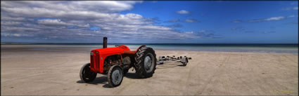 Hardwicke Bay Tractor - SA H (PBH3 00 31020)