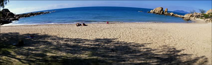 Horseshoe Beach Bowen - QLD (PB00 2073)