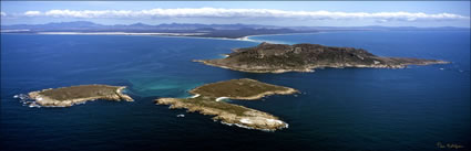 Islands off Flinders - TAS (PB00 5476)