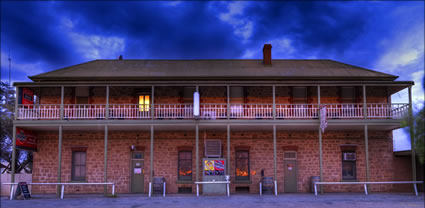 Leigh Creek Hotel - Colpey - SA (PBH3 00 19569)