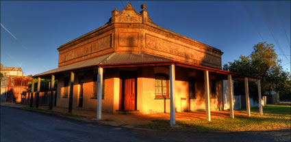 Old Railway Hotel - Grenfell NSW T (PBH3 00 17548)