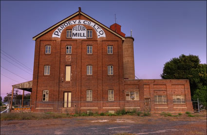 Pardey Flour Mill - Temora NSW SQ (PBH3 00 16937)