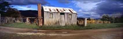 Pickers Hut - Hartzview Vineyard - TAS (PB00 5677)