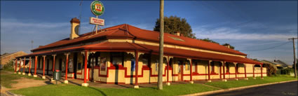 Red Cow Hotel - Junee - NSW (PBH3 00 17409)