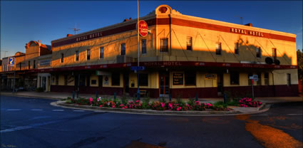 Royal Hotel - Grenfell - NSW T (PBH3 00 17530)