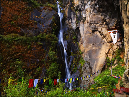 Shekarchu Waterfall SQ (BH3 00 24440)