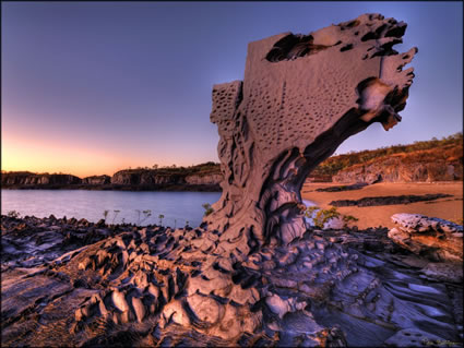 Siltstone Statue - WA SQ (PBH3 00 11442)