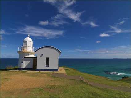 Tacking Pt Lighthouse - (PBH3 00 0184)